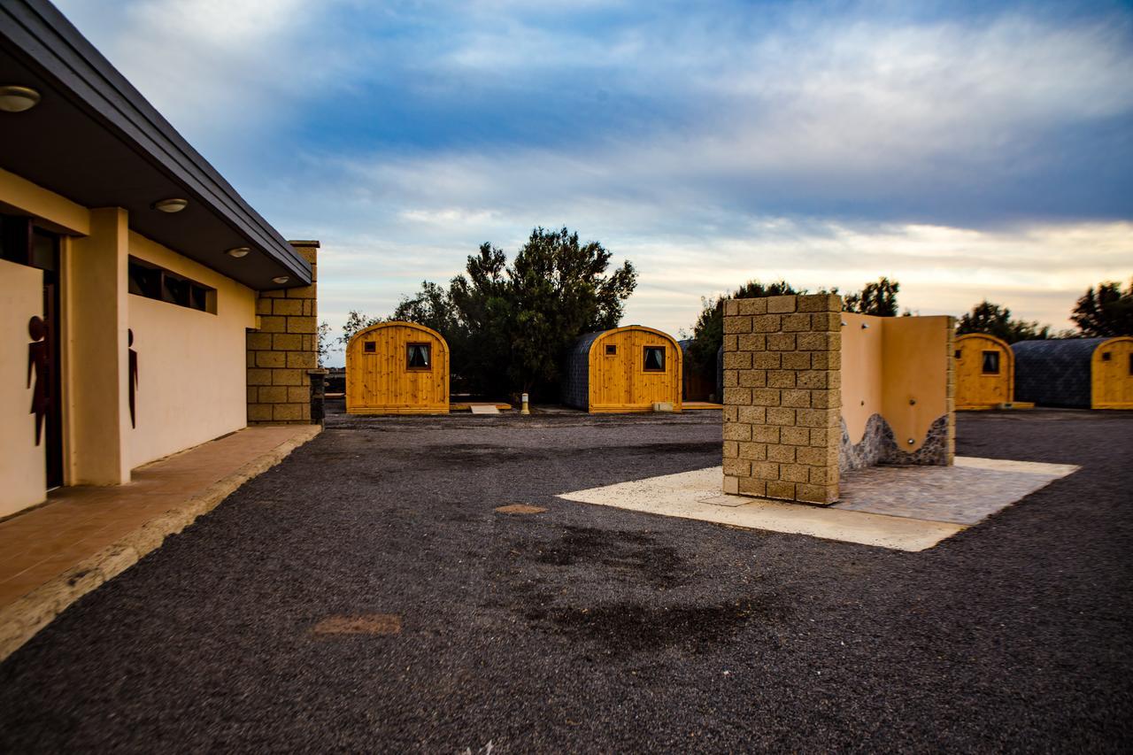 אל מדאנו Eco-Wooden Houses Camping Montana Roja מראה חיצוני תמונה