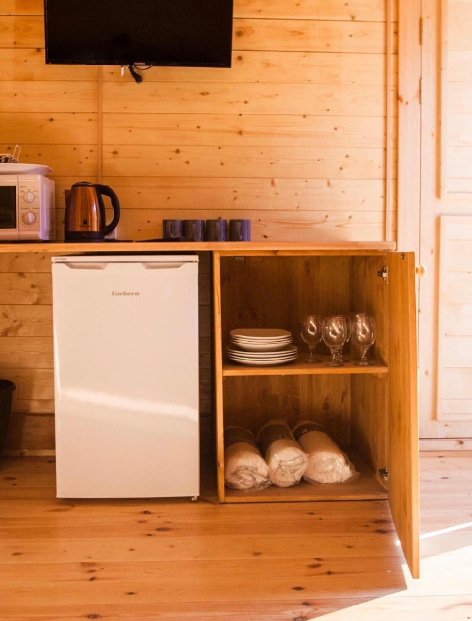 אל מדאנו Eco-Wooden Houses Camping Montana Roja מראה חיצוני תמונה