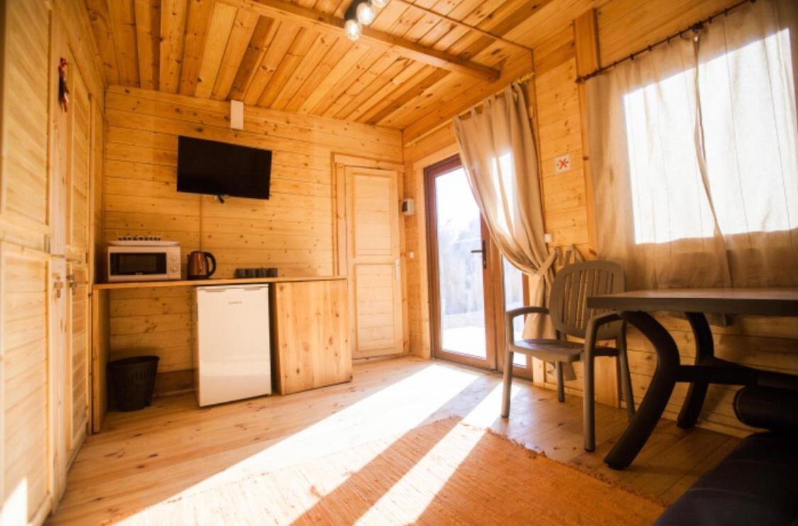 אל מדאנו Eco-Wooden Houses Camping Montana Roja מראה חיצוני תמונה