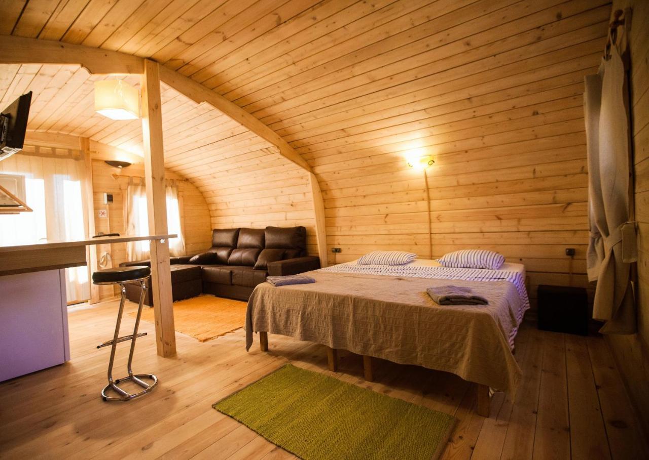 אל מדאנו Eco-Wooden Houses Camping Montana Roja מראה חיצוני תמונה