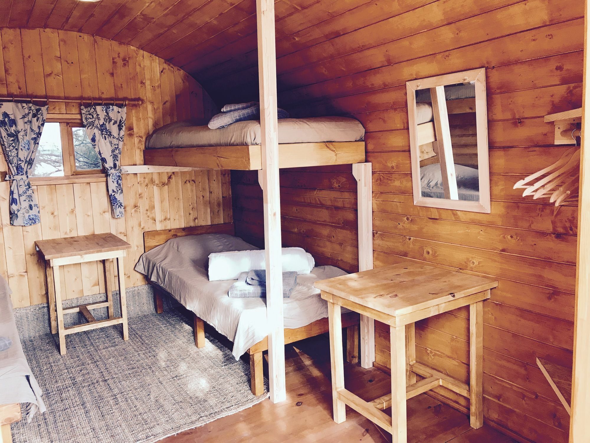אל מדאנו Eco-Wooden Houses Camping Montana Roja מראה חיצוני תמונה