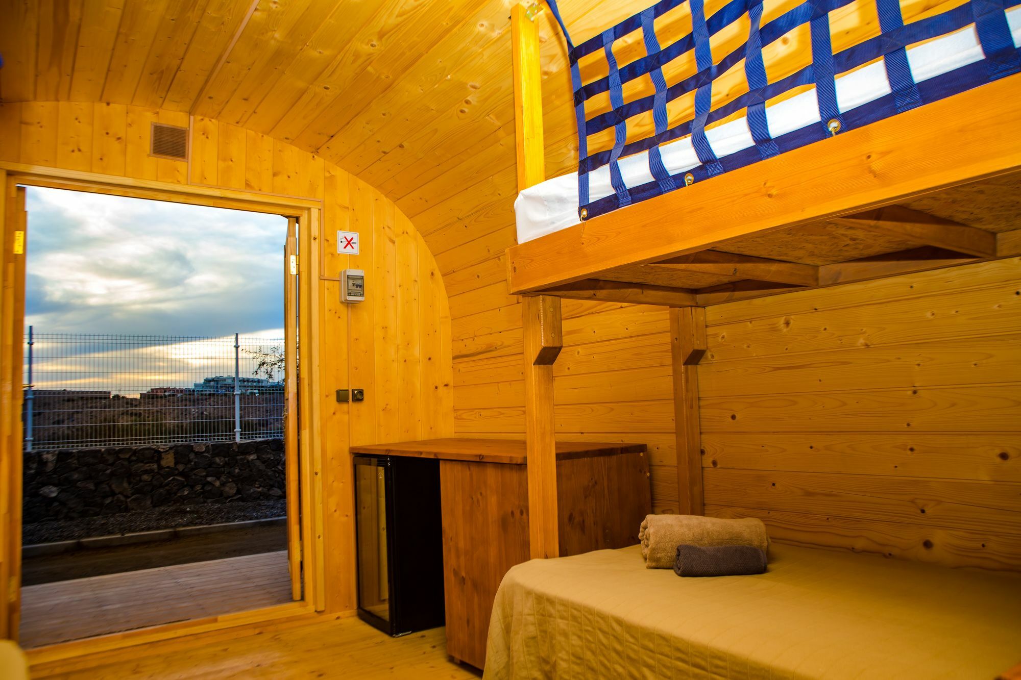 אל מדאנו Eco-Wooden Houses Camping Montana Roja מראה חיצוני תמונה